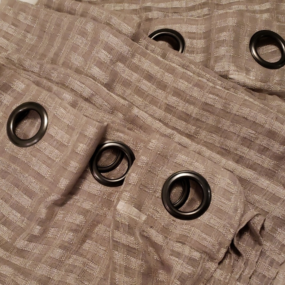 4 curtain panels